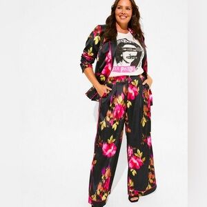 NWT Torrid Wide Leg Satin High Rise Pant with Floral Print Size 0!